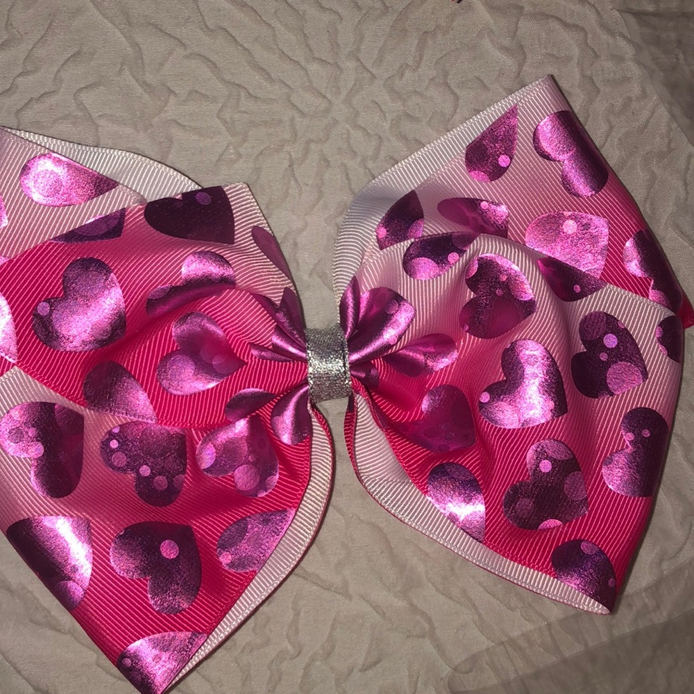 Heart bow